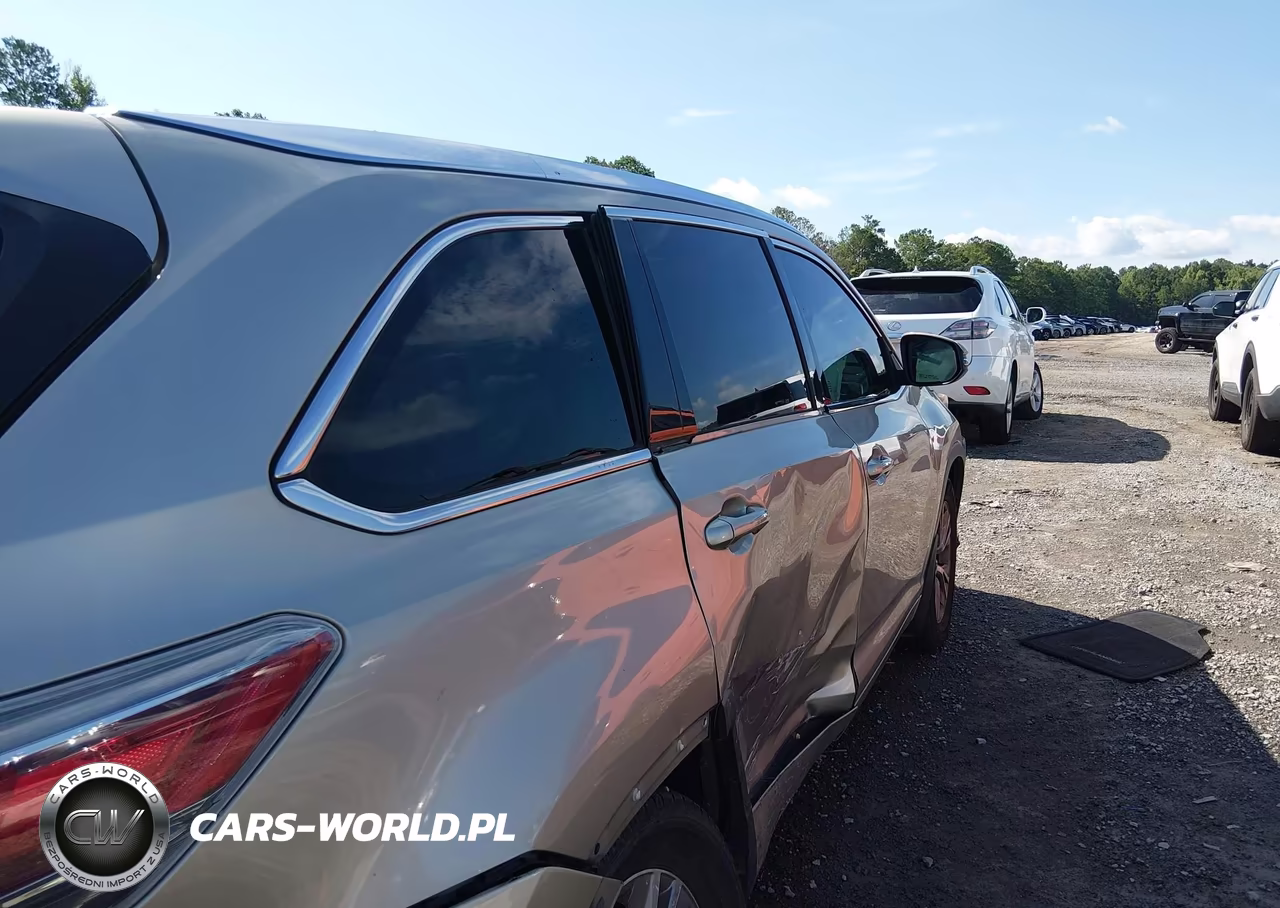 2015 Toyota Highlander Xle V6 VIN:5TDJKRFH5FS081938 - 18