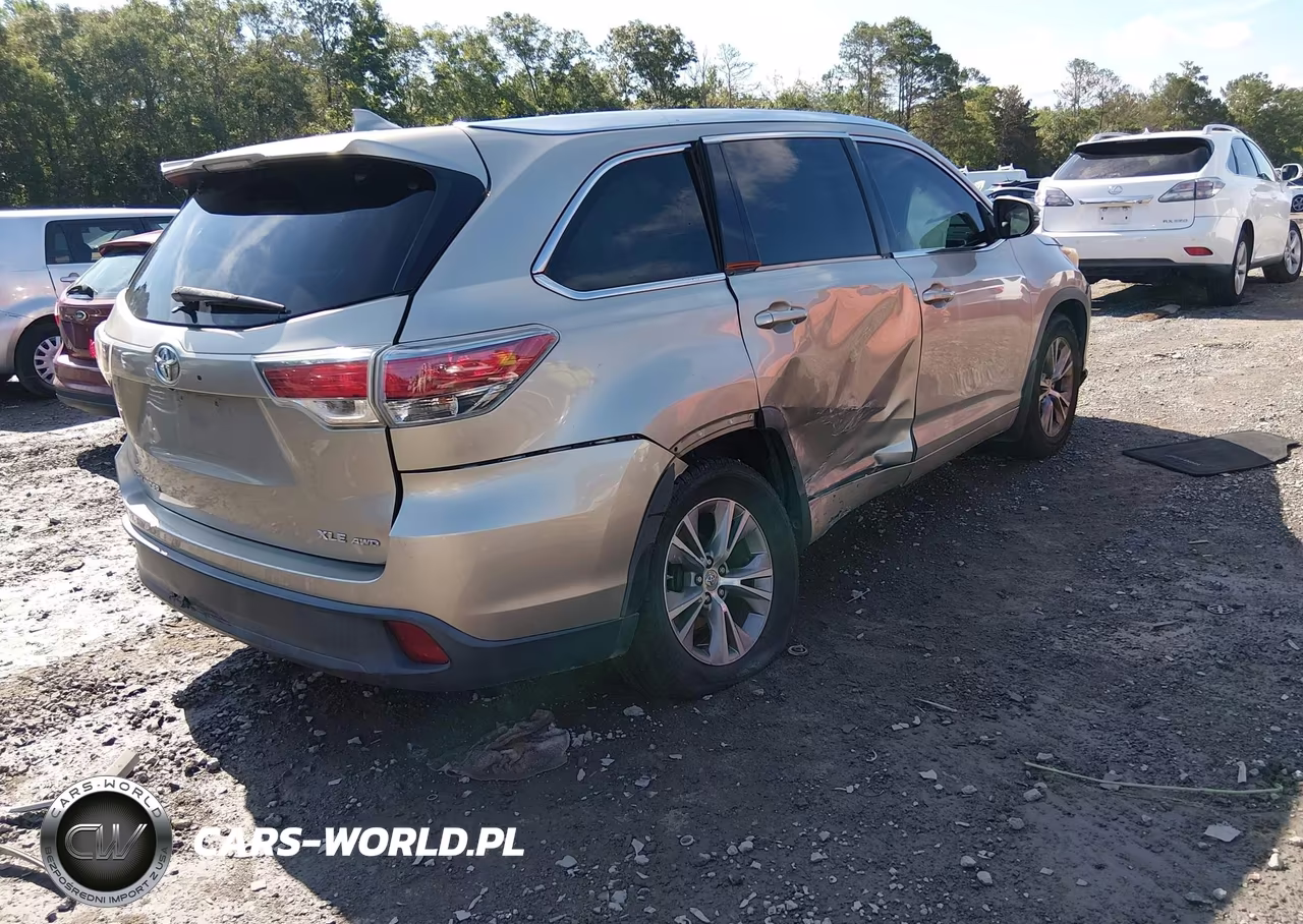 2015 Toyota Highlander Xle V6 VIN:5TDJKRFH5FS081938 - 4