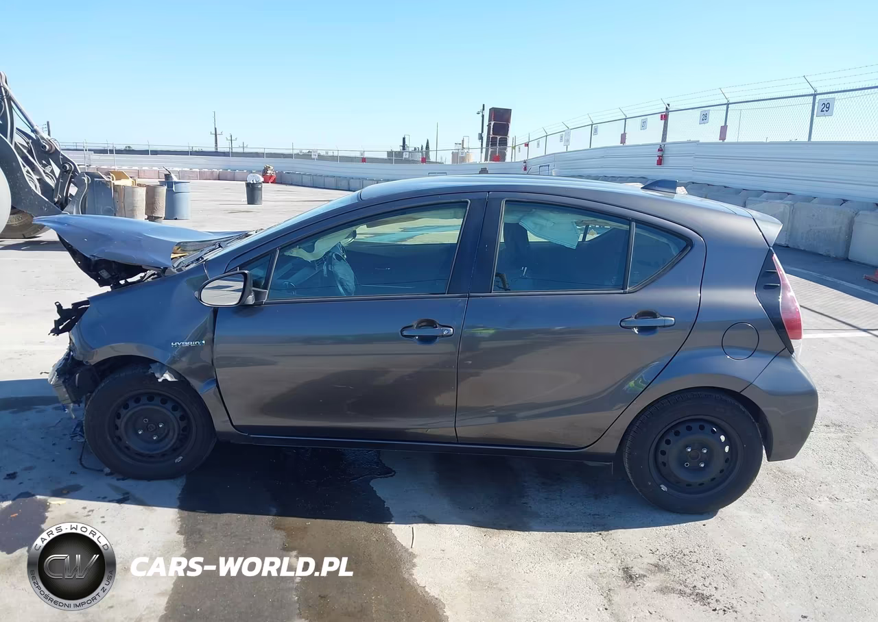 2016 Toyota Prius C Two VIN:JTDKDTB31G1137961 - 17