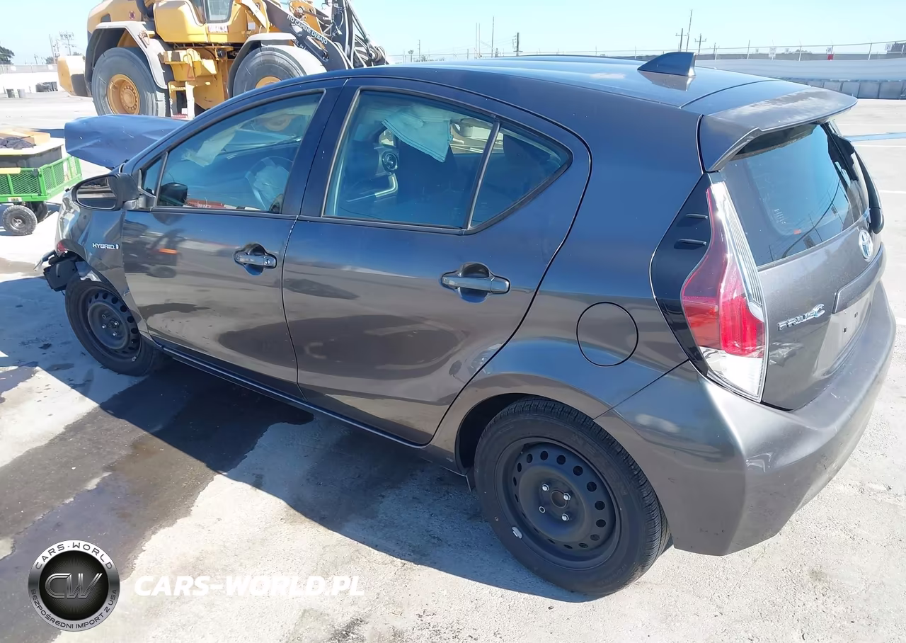 2016 Toyota Prius C Two VIN:JTDKDTB31G1137961 - 3