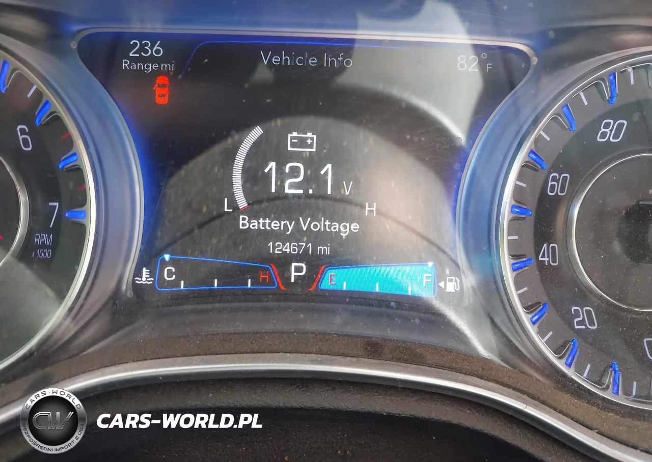 2016 Chrysler 300C VIN:2C3CCAEG1GH207376 - 15
