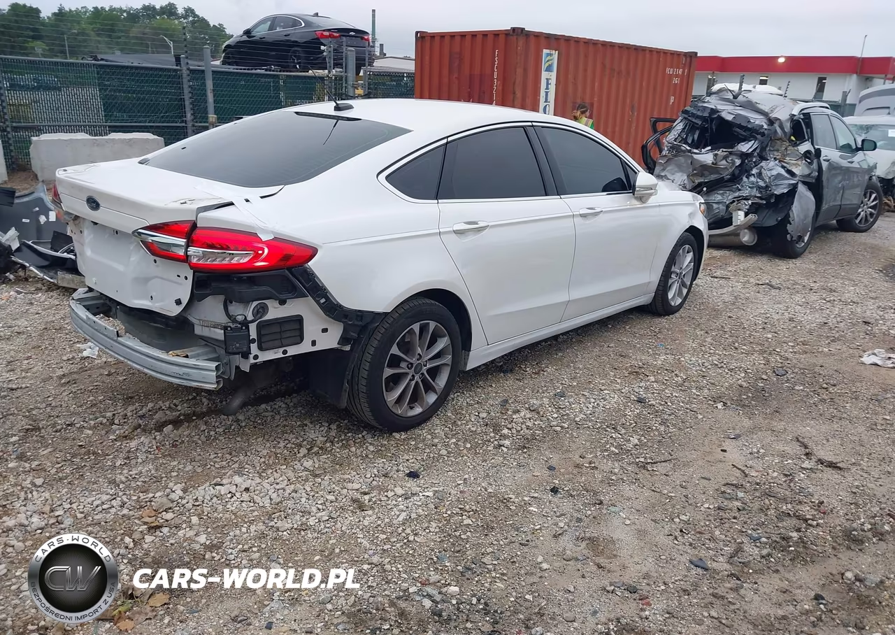 2019 Ford Fusion Titanium VIN:3FA6P0SU7KR228415 - 4