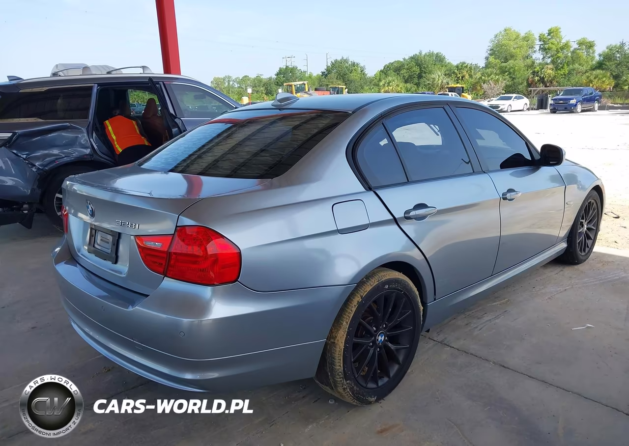 2011 BMW 328I VIN:WBAPH7C58BE675217 - 4