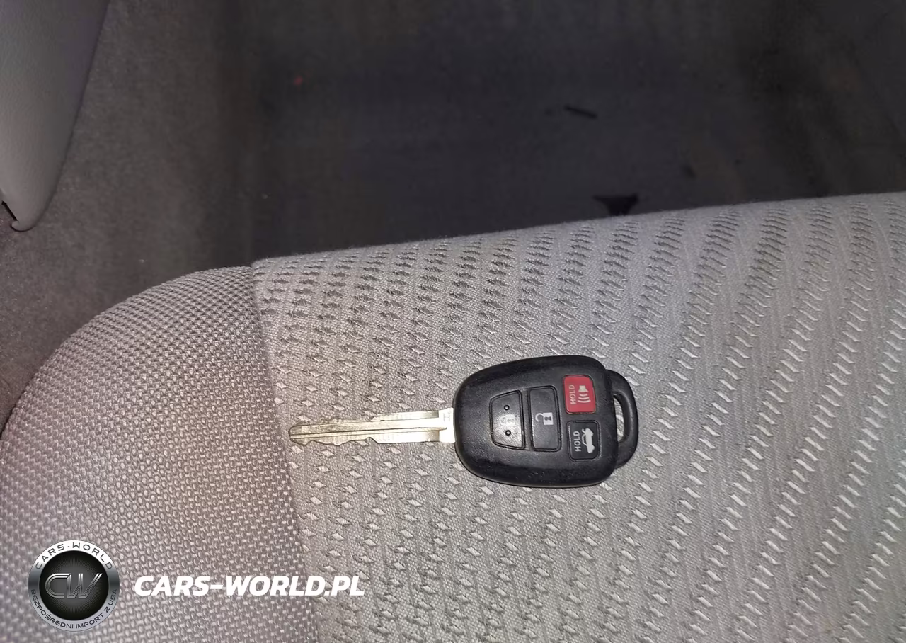 2017 Toyota Camry Le VIN:4T1BF1FK2HU695667 - 11