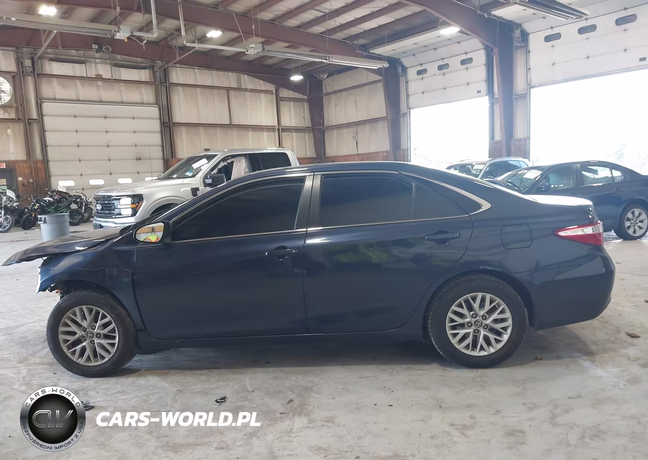 2017 Toyota Camry Le VIN:4T1BF1FK2HU695667 - 15