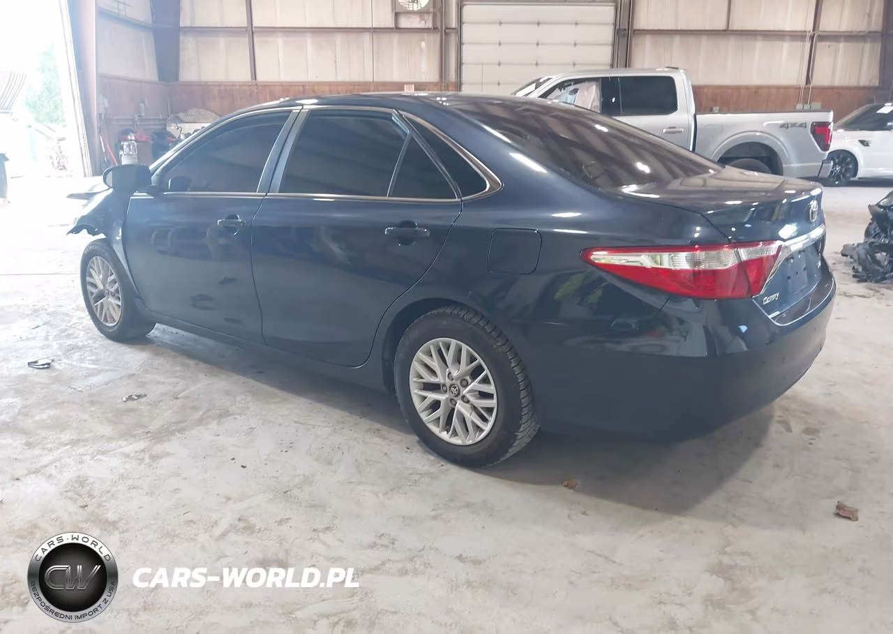 2017 Toyota Camry Le VIN:4T1BF1FK2HU695667 - 3