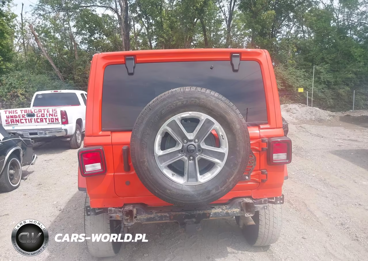 2020 Jeep Wrangler Unlimited Sahara VIN:1C4HJXEN2LW115729 - 16