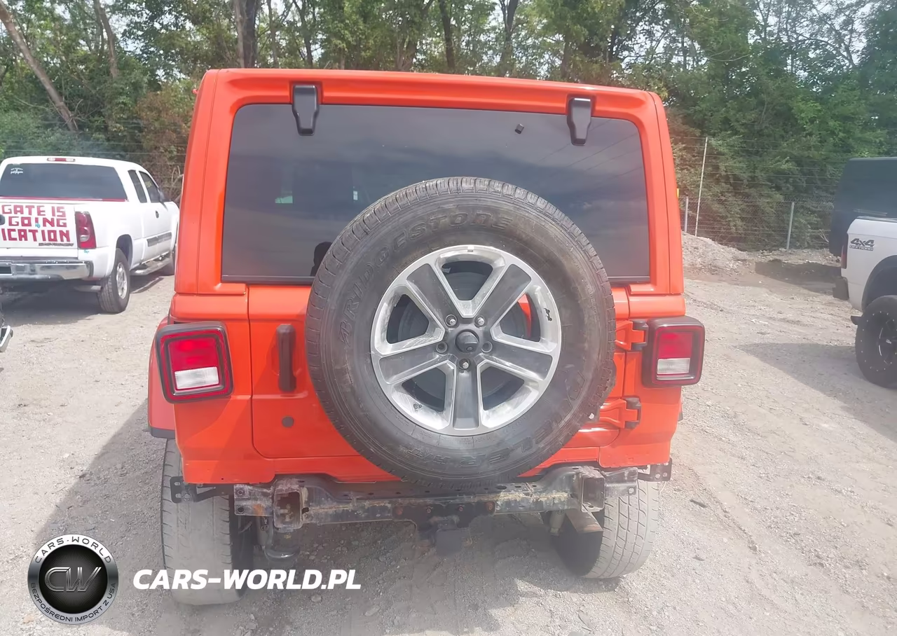 2020 Jeep Wrangler Unlimited Sahara VIN:1C4HJXEN2LW115729 - 17
