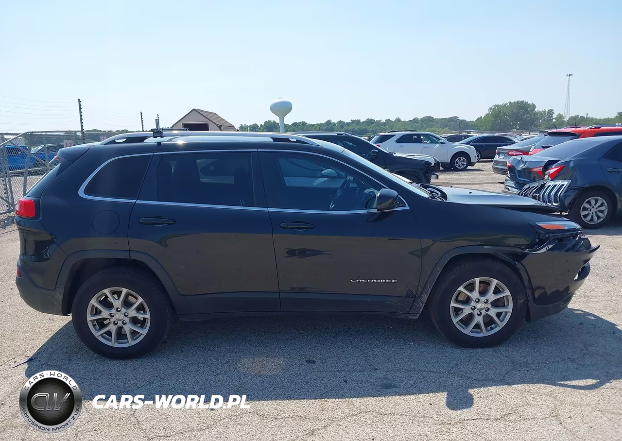 2016 Jeep Cherokee Latitude VIN:1C4PJMCS8GW255650 - 13