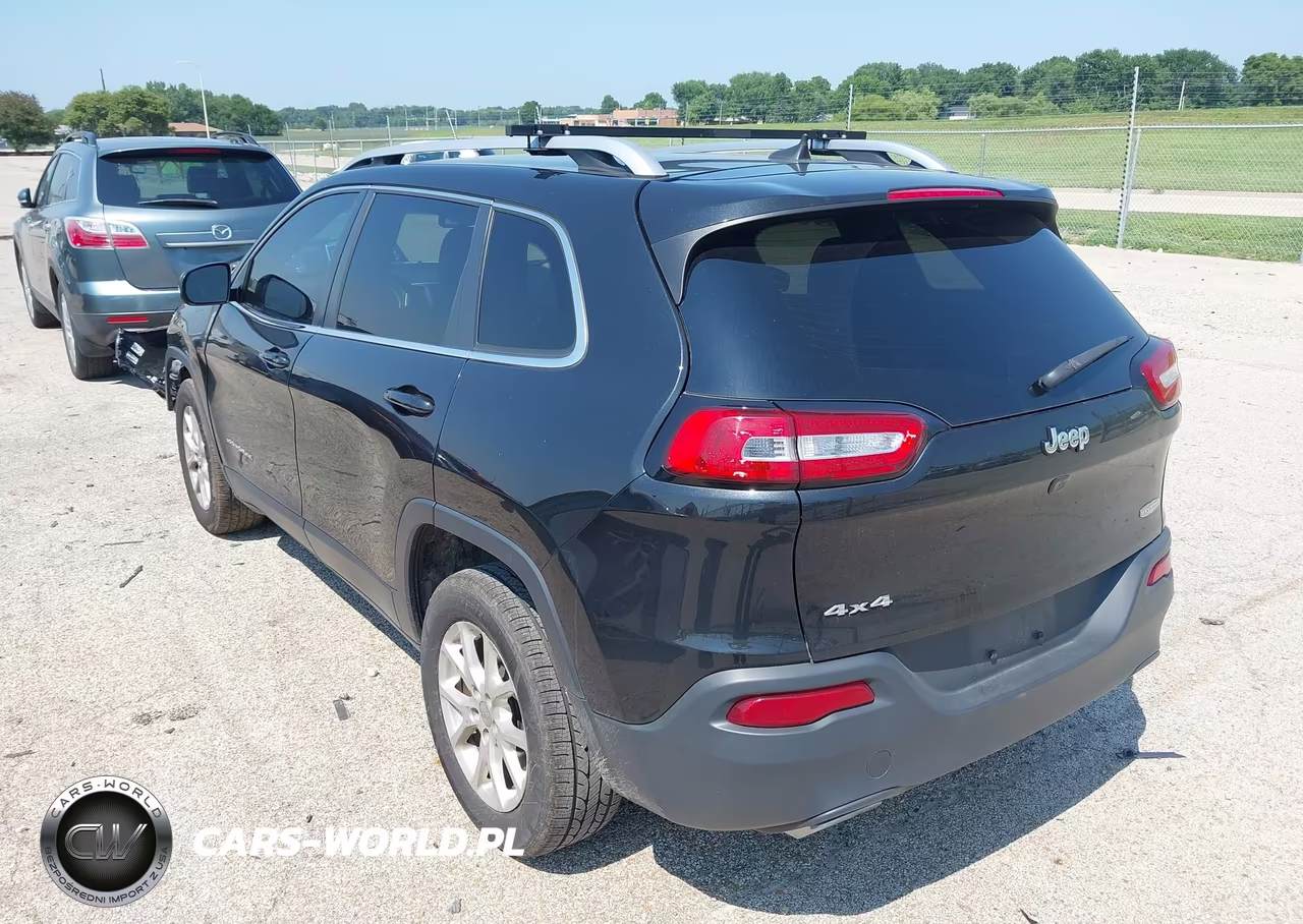 2016 Jeep Cherokee Latitude VIN:1C4PJMCS8GW255650 - 3
