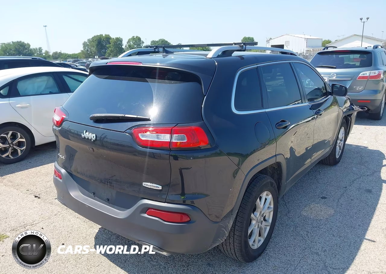 2016 Jeep Cherokee Latitude VIN:1C4PJMCS8GW255650 - 4