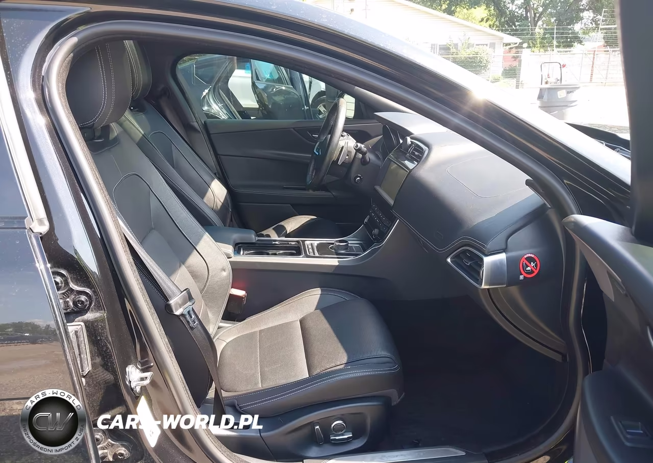 2019 Jaguar Xe 25T R-Sport VIN:SAJAL4FX8KCP51499 - 5