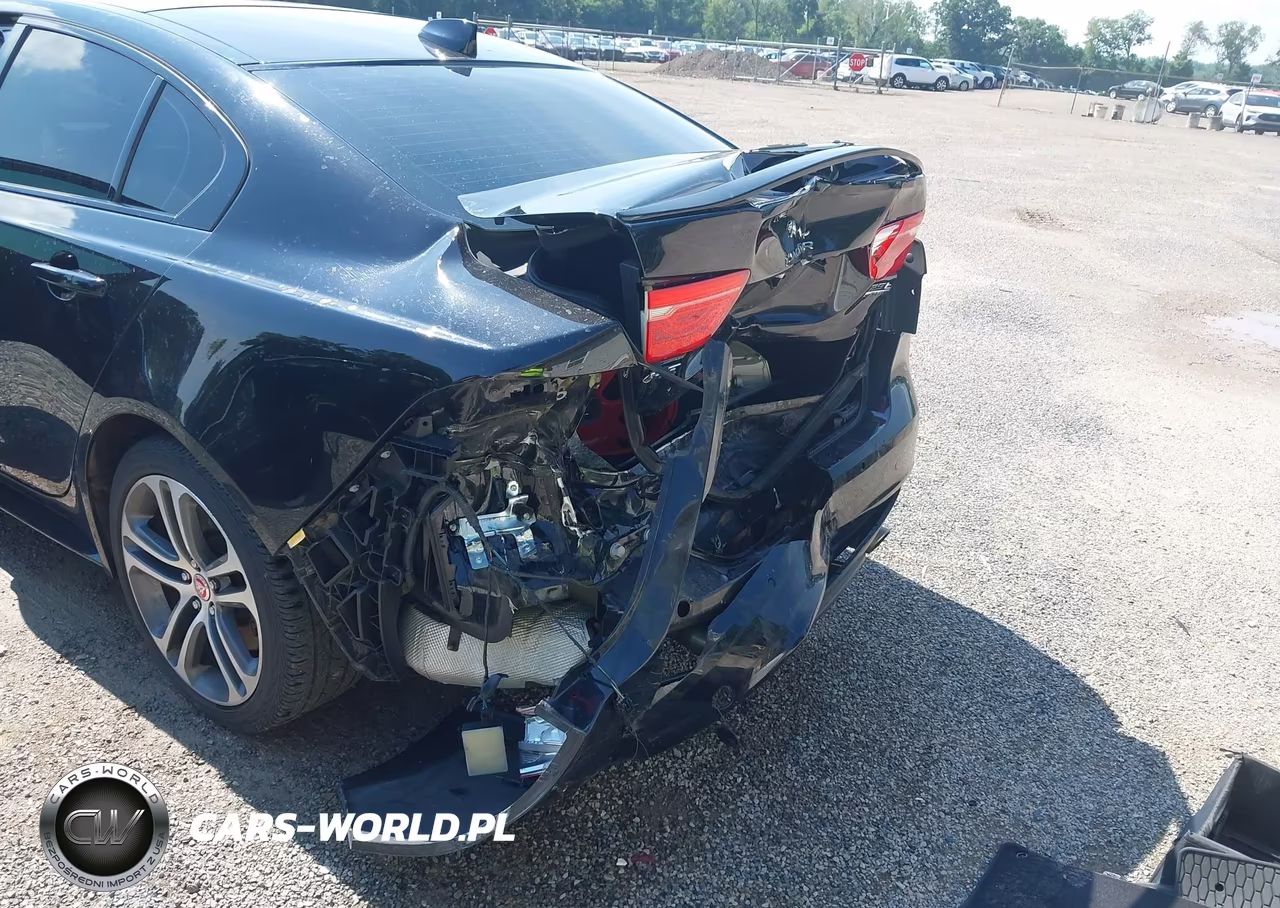 2019 Jaguar Xe 25T R-Sport VIN:SAJAL4FX8KCP51499 - 6