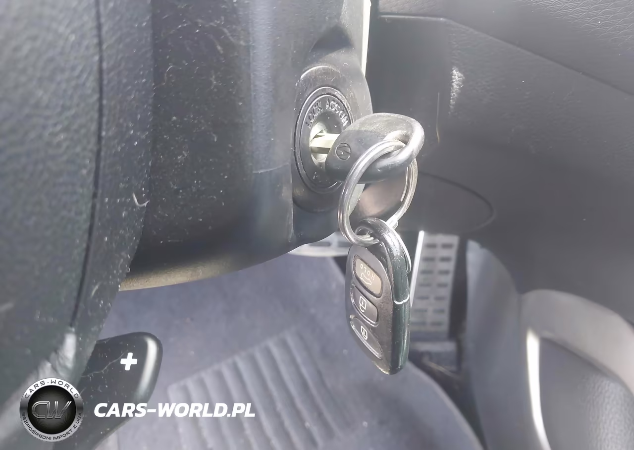 2016 Hyundai Veloster VIN:KMHTC6AD1GU299148 - 11