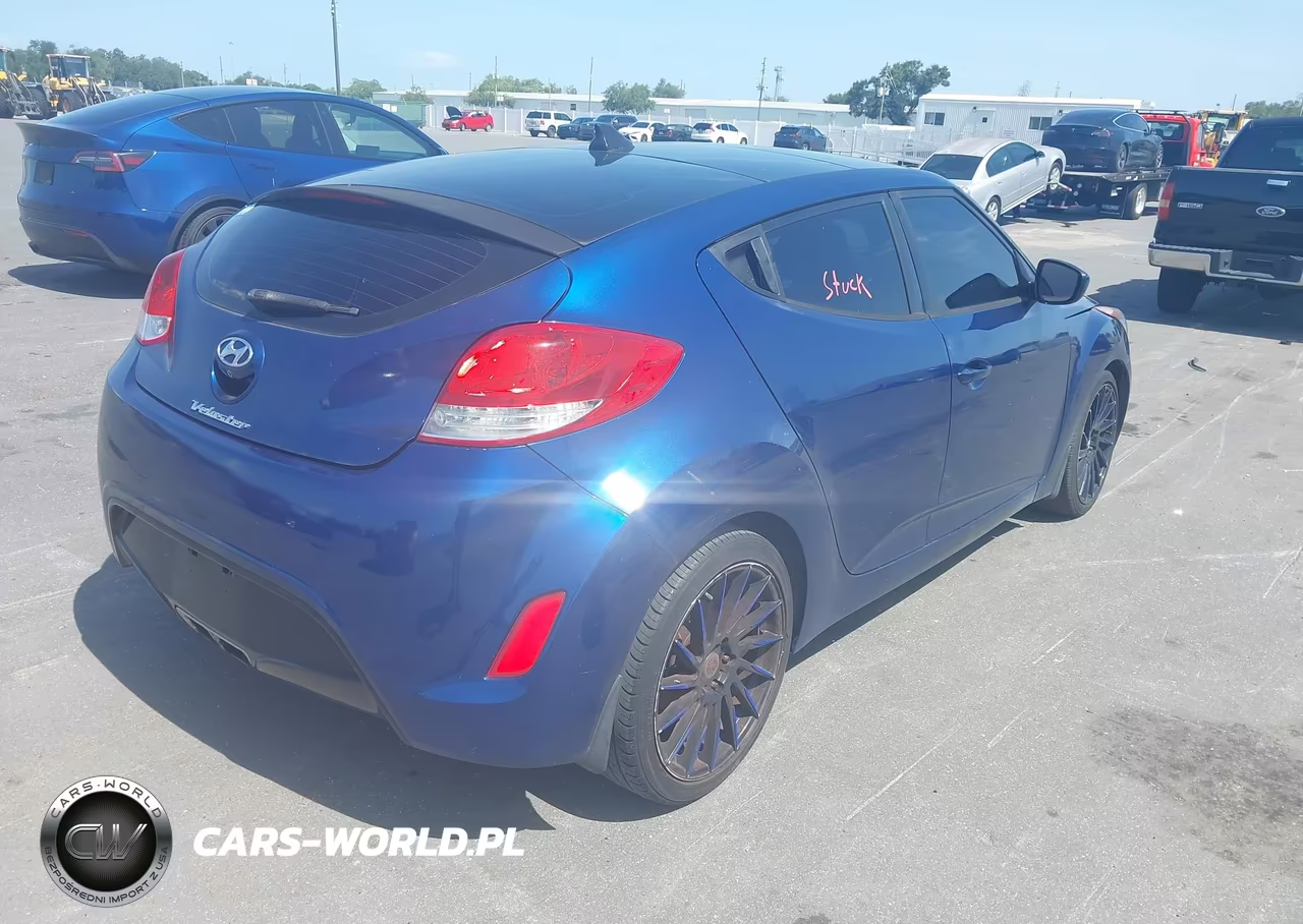 2016 Hyundai Veloster VIN:KMHTC6AD1GU299148 - 4