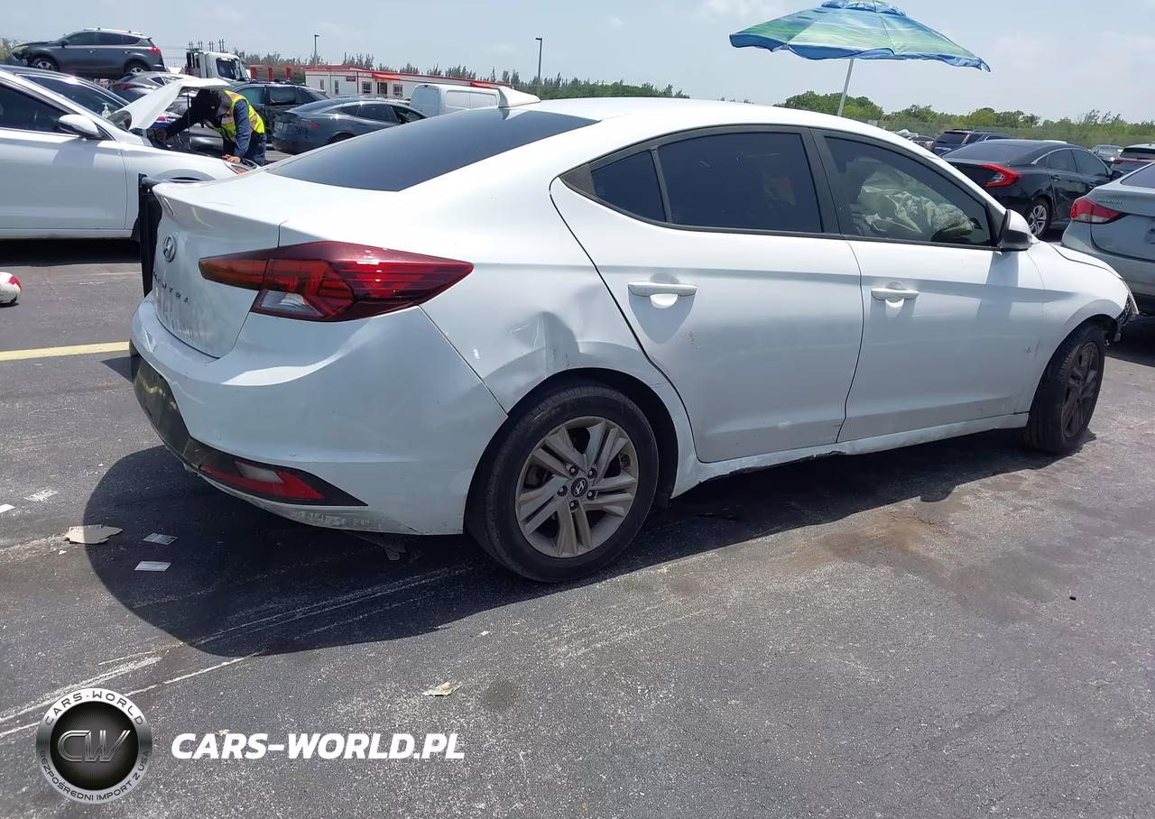 2019 Hyundai Elantra Sel VIN:5NPD84LF5KH408999 - 4