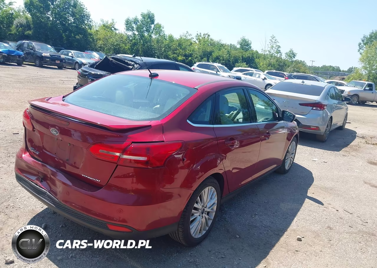 2017 Ford Focus Titanium VIN:1FADP3J24HL272355 - 4