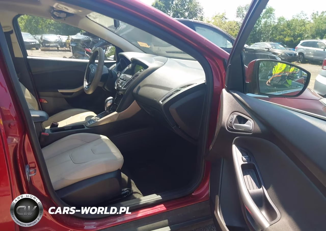 2017 Ford Focus Titanium VIN:1FADP3J24HL272355 - 5