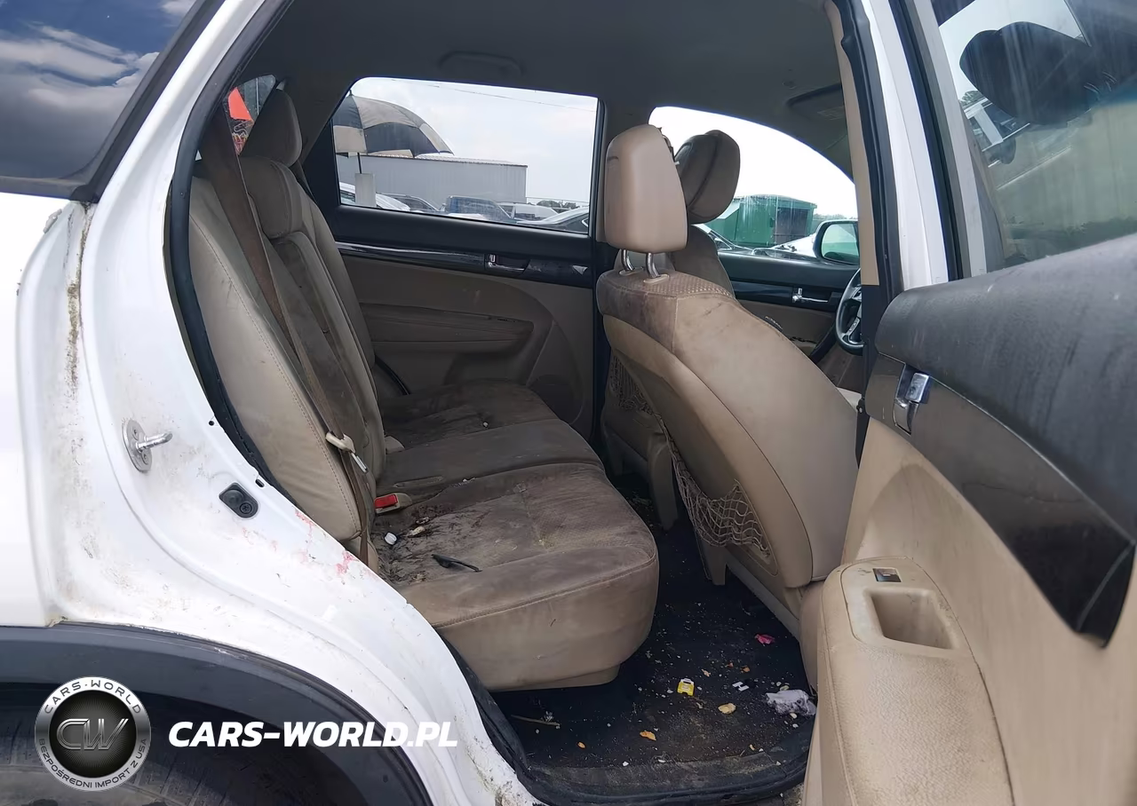 2011 Kia Sorento Lx VIN:5XYKT3A18BG018767 - 8
