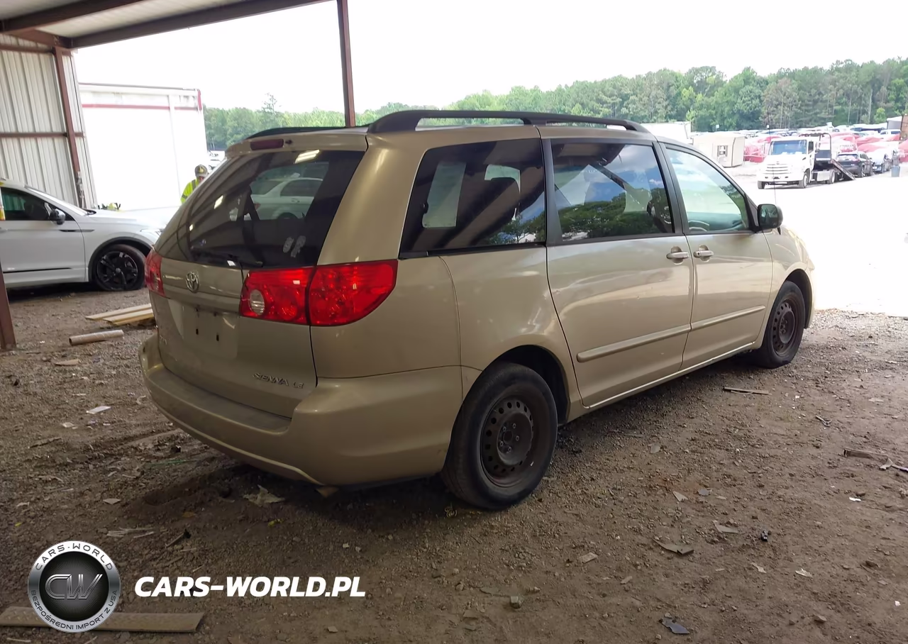 2010 Toyota Sienna Le VIN:5TDKK4CC8AS301954 - 4