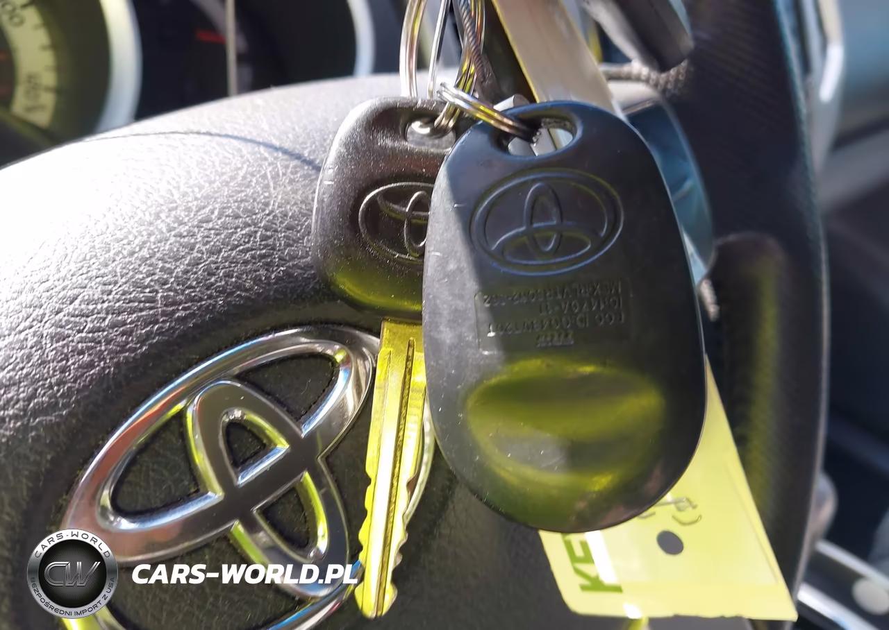 2015 Toyota Tacoma Base V6 VIN:3TMLU4EN7FM200120 - 11