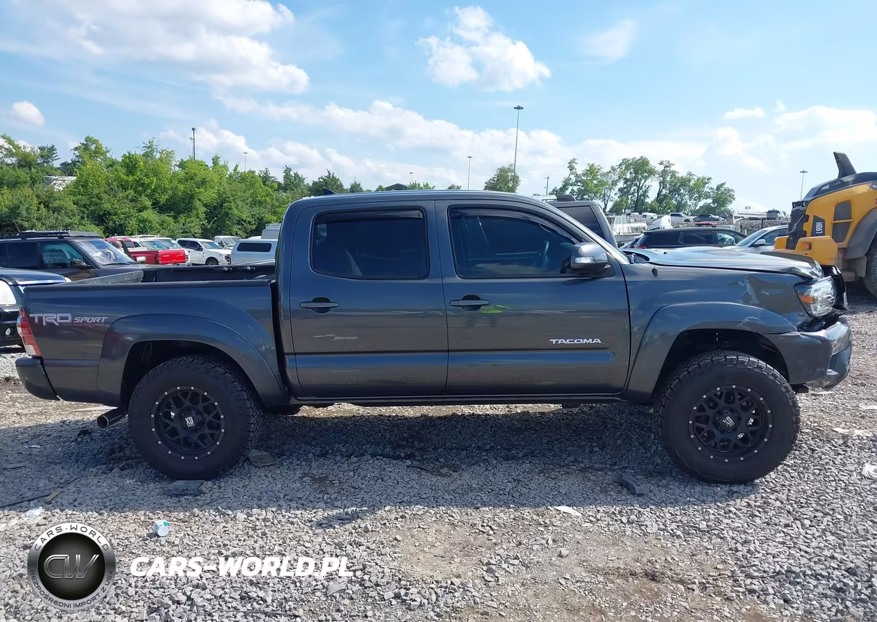 2015 Toyota Tacoma Base V6 VIN:3TMLU4EN7FM200120 - 13