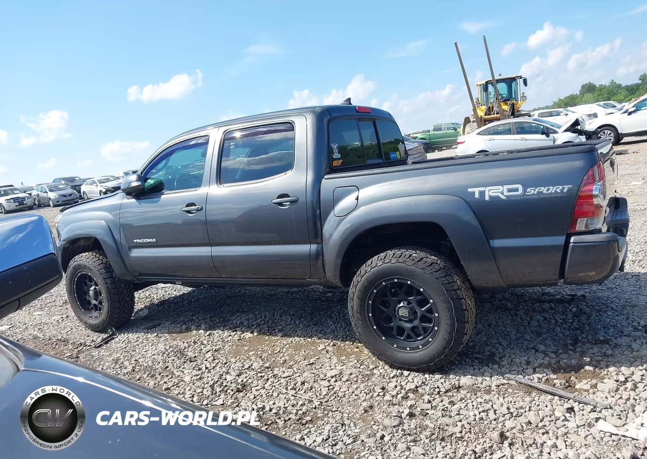2015 Toyota Tacoma Base V6 VIN:3TMLU4EN7FM200120 - 14