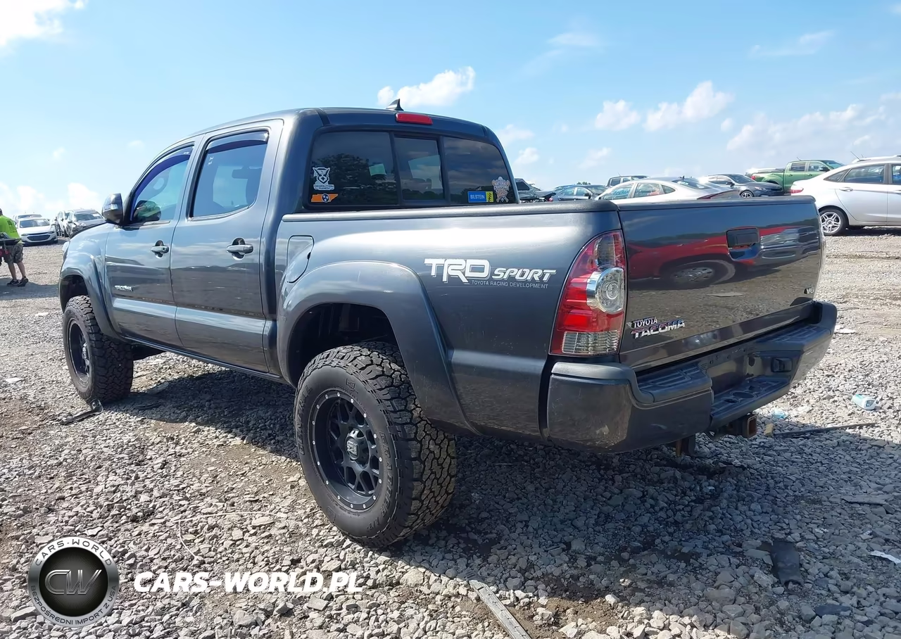 2015 Toyota Tacoma Base V6 VIN:3TMLU4EN7FM200120 - 3