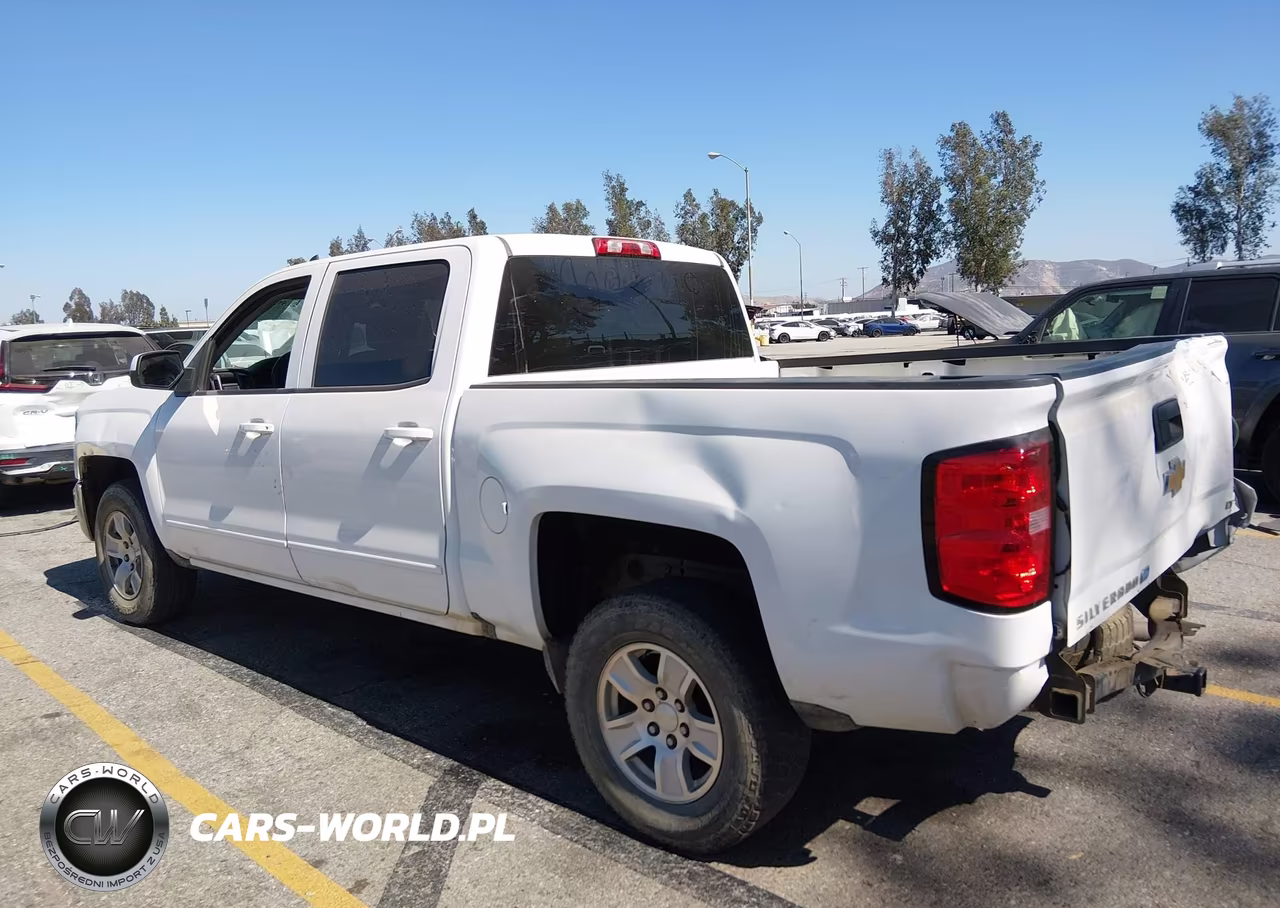 2018 Chevrolet Silverado 1500 1Lt VIN:3GCUCRER7JG301141 - 3