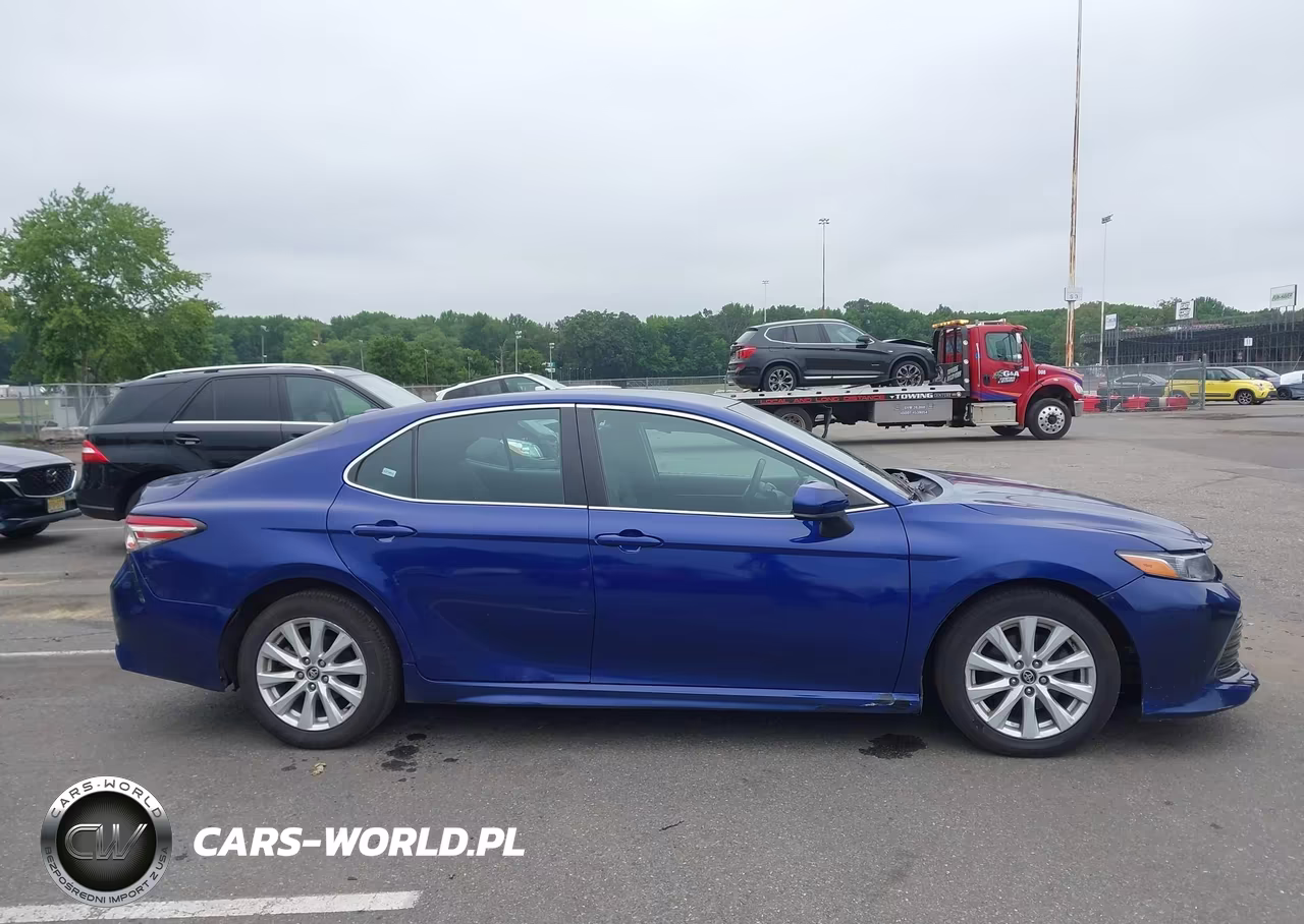 2018 Toyota Camry Le VIN:4T1B11HK4JU501190 - 13