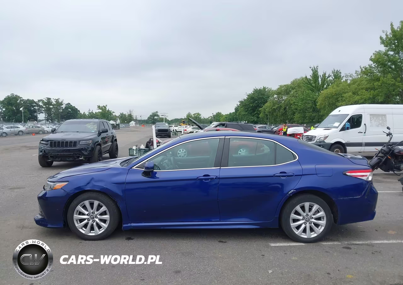 2018 Toyota Camry Le VIN:4T1B11HK4JU501190 - 14