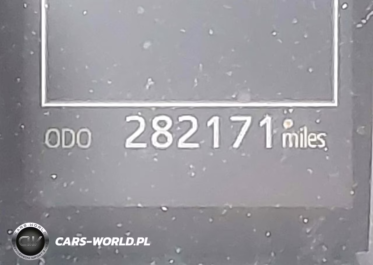 2018 Toyota Camry Le VIN:4T1B11HK4JU501190 - 15
