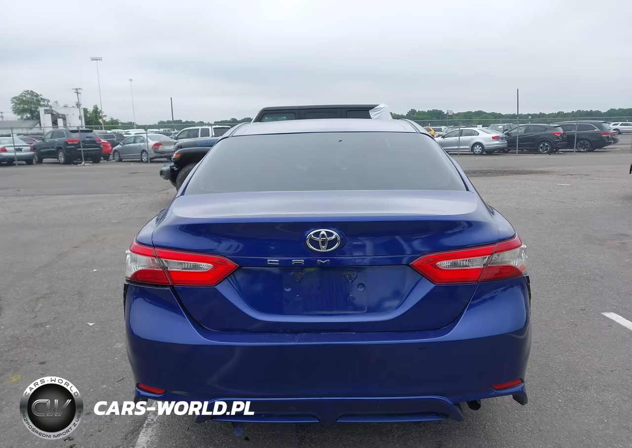 2018 Toyota Camry Le VIN:4T1B11HK4JU501190 - 16