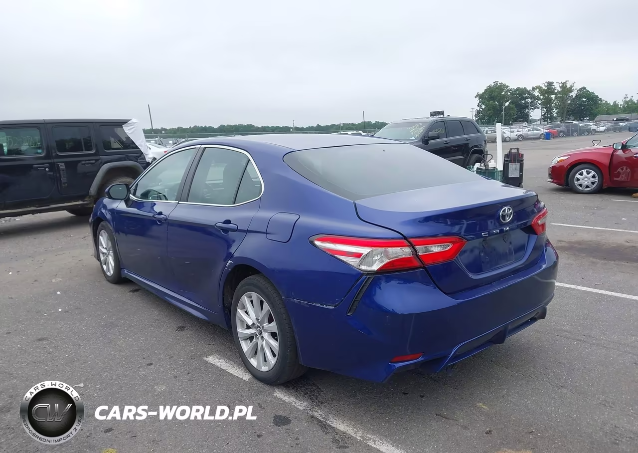 2018 Toyota Camry Le VIN:4T1B11HK4JU501190 - 3
