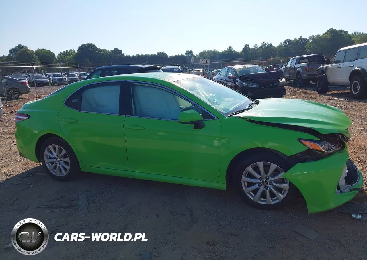 2020 Toyota Camry Le VIN:4T1C11AKXLU961097 - 13