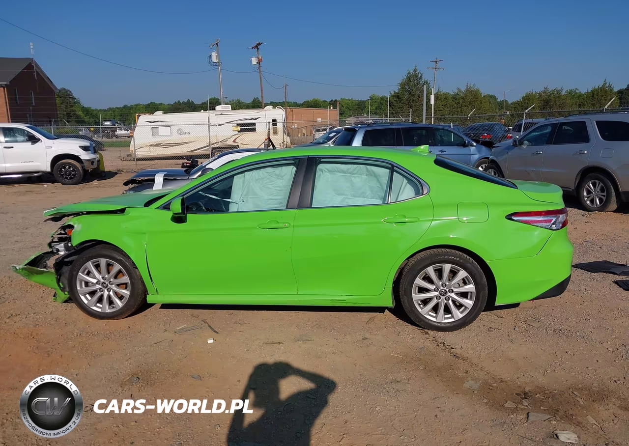 2020 Toyota Camry Le VIN:4T1C11AKXLU961097 - 14