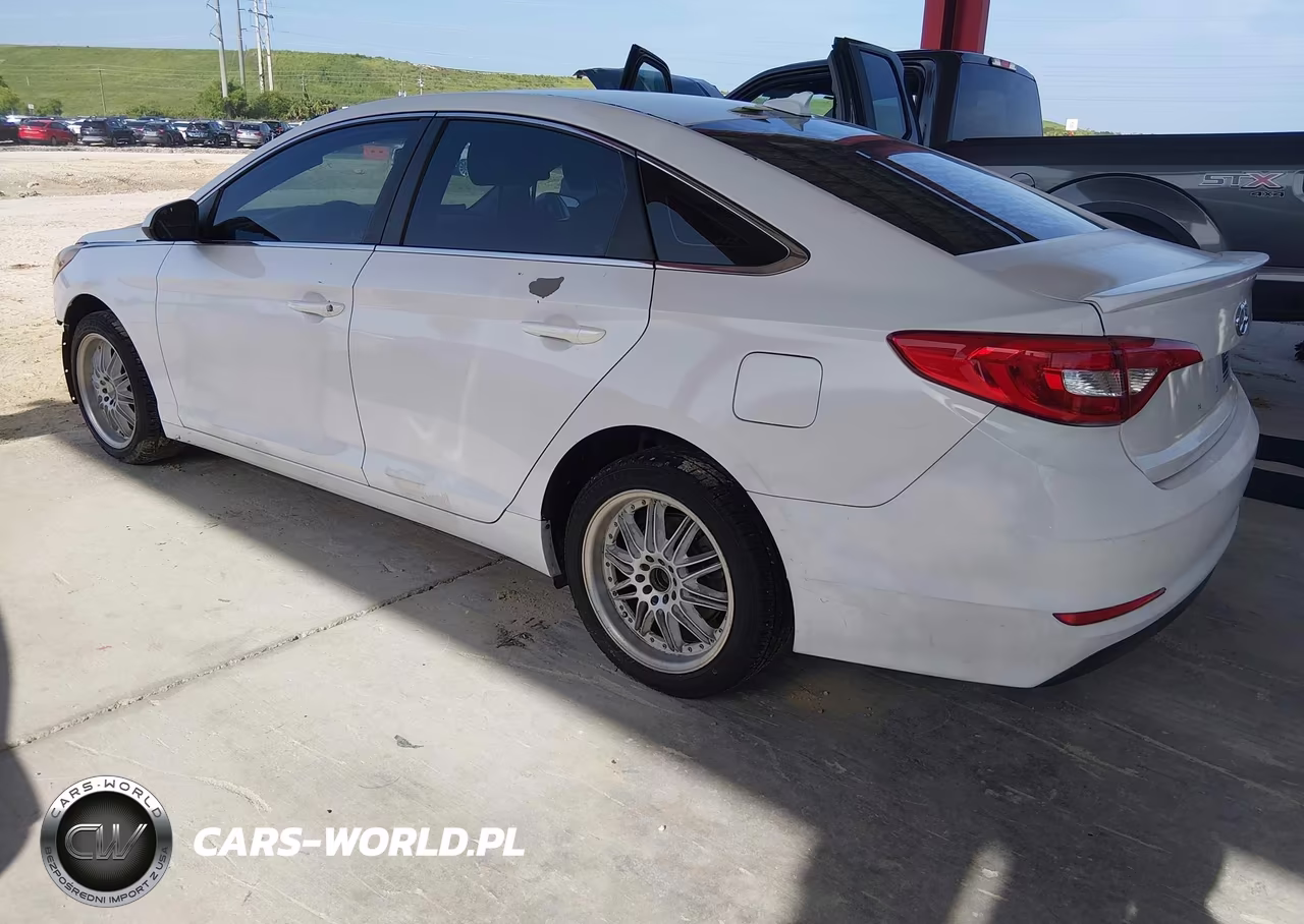 2015 Hyundai Sonata Se VIN:5NPE24AF2FH017596 - 3