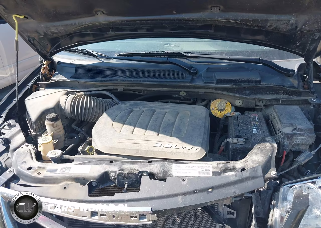 2015 Chrysler Town & Country Touring-L VIN:2C4RC1CG2FR674128 - 10