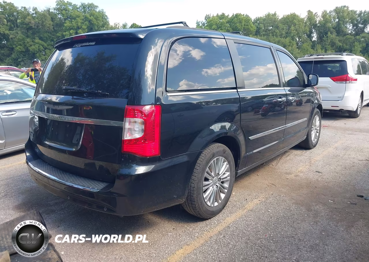 2015 Chrysler Town & Country Touring-L VIN:2C4RC1CG2FR674128 - 4