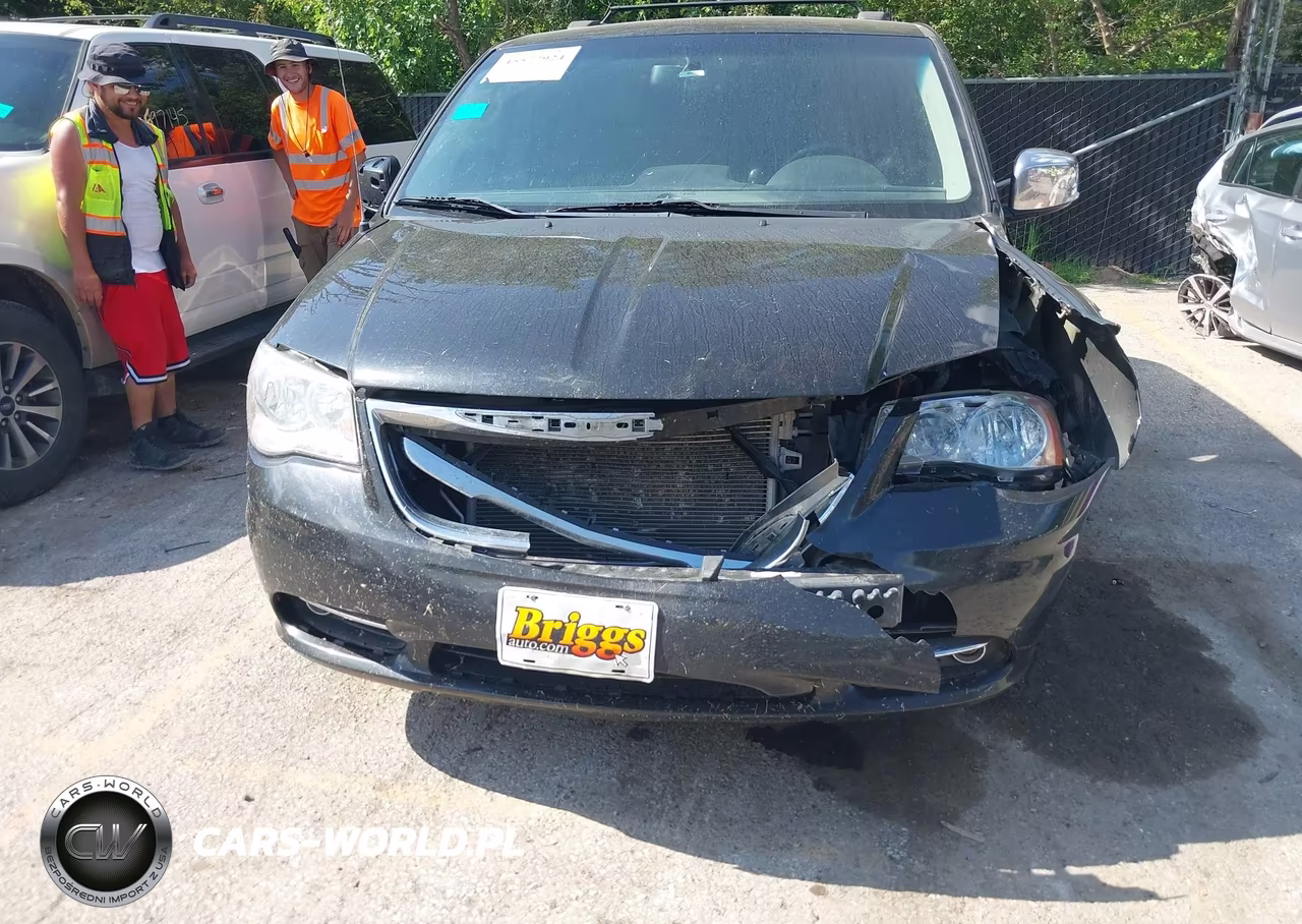 2015 Chrysler Town & Country Touring-L VIN:2C4RC1CG2FR674128 - 6