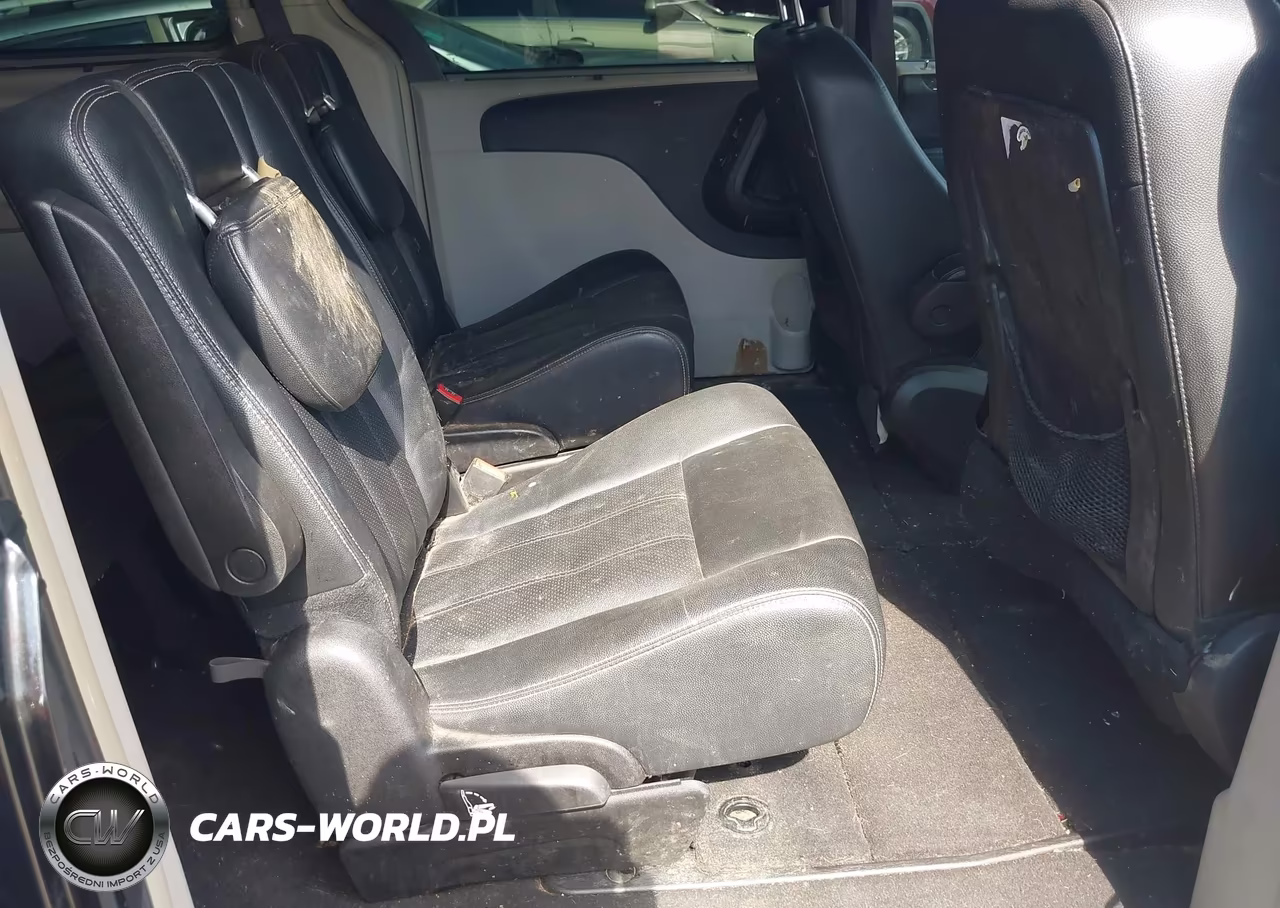 2015 Chrysler Town & Country Touring-L VIN:2C4RC1CG2FR674128 - 8