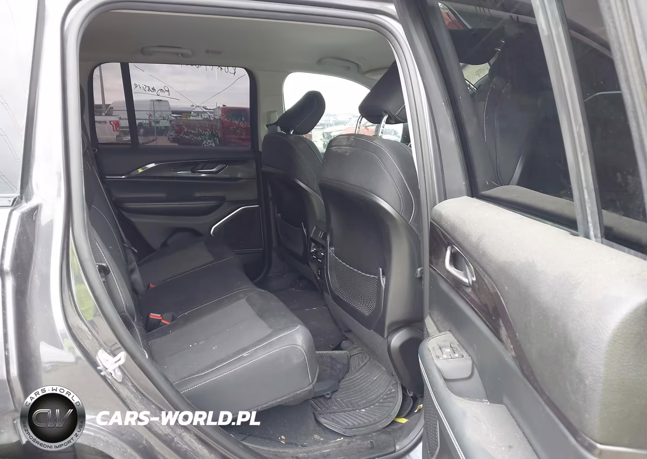 2022 Jeep Grand Cherokee Laredo 4X2 VIN:1C4RJGAG3N8589224 - 8