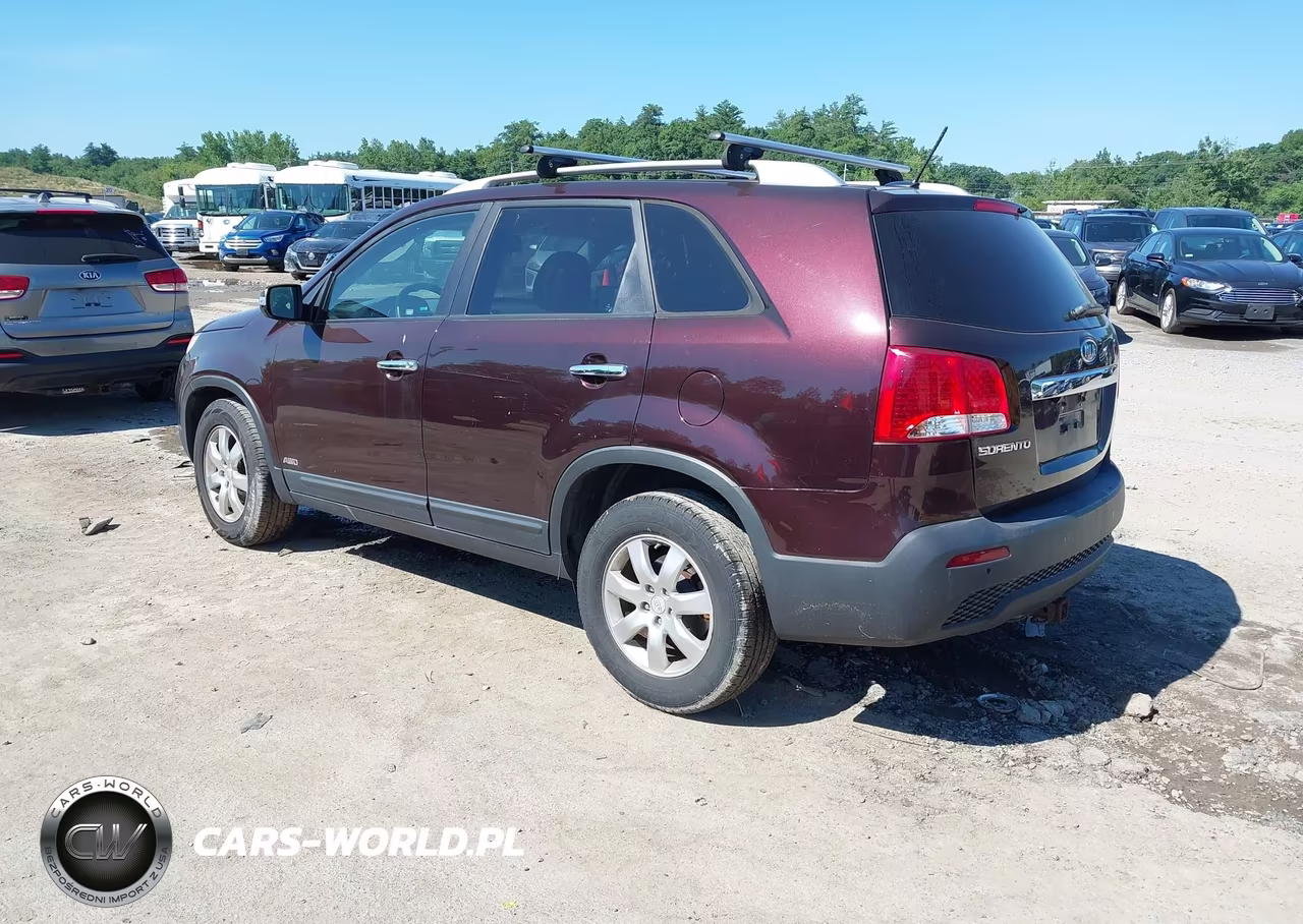 2011 Kia Sorento Lx VIN:5XYKTDA18BG111617 - 3