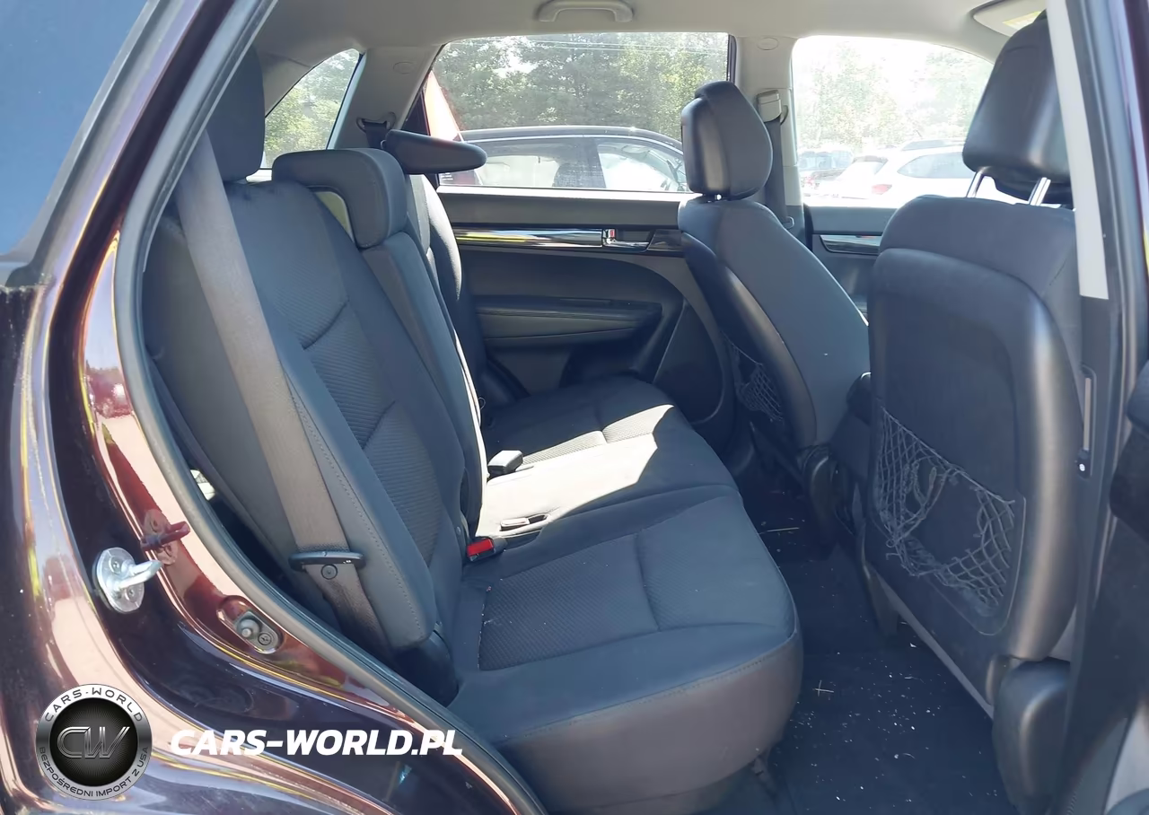 2011 Kia Sorento Lx VIN:5XYKTDA18BG111617 - 8