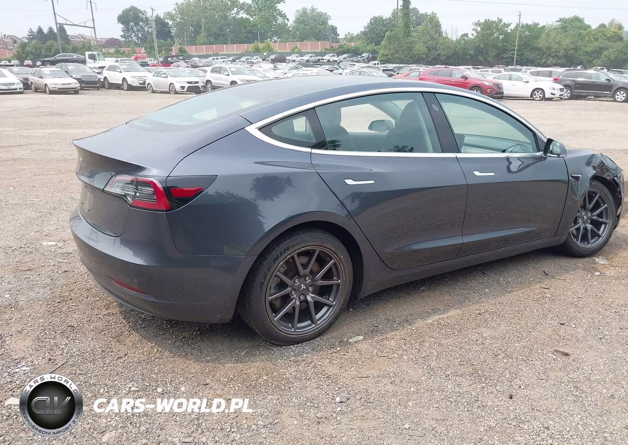 2018 Tesla Model 3 Long Range-Performance VIN:5YJ3E1EB2JF093170 - 4