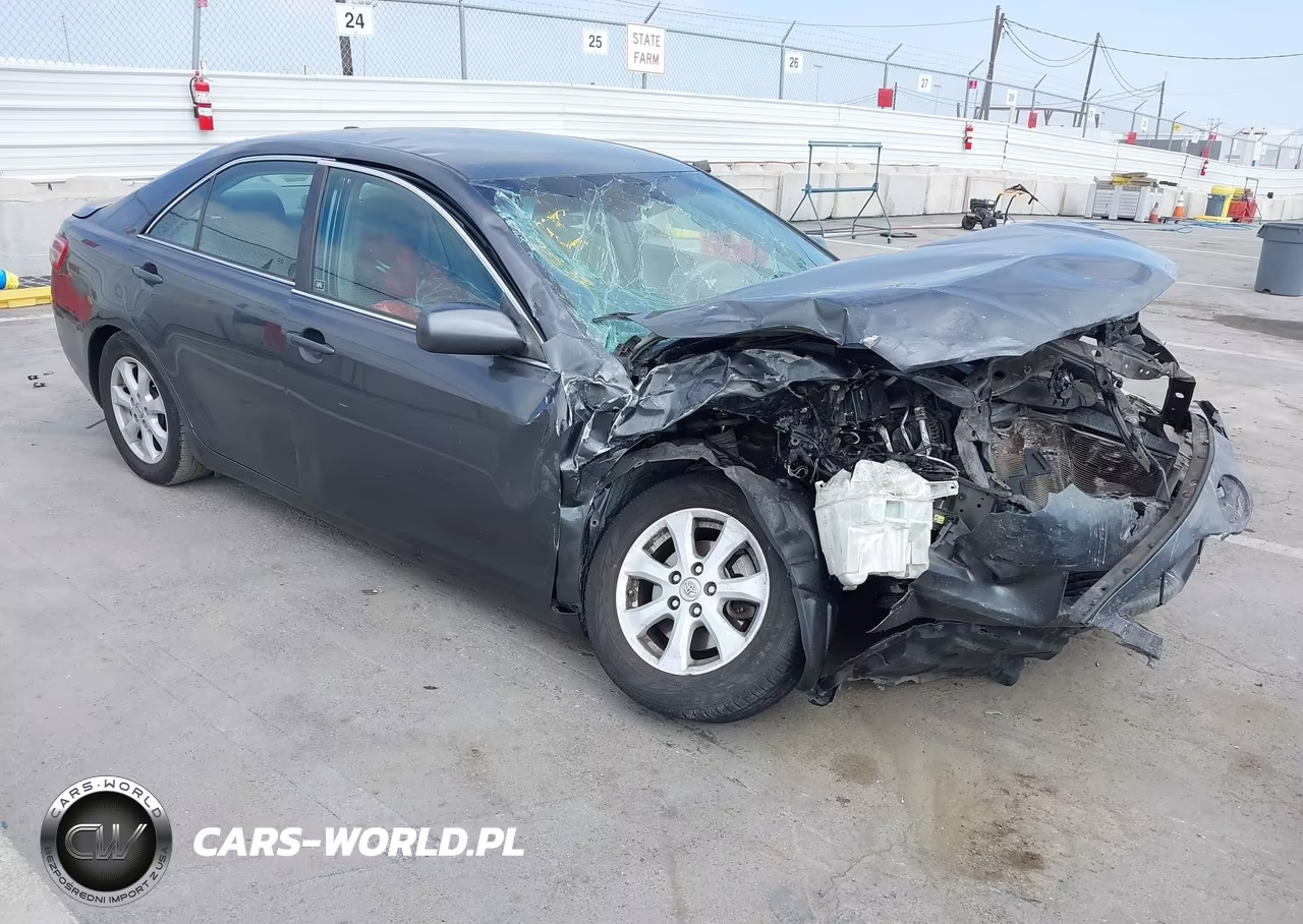 2011 Toyota Camry Le – zdjęcie 1 z 22