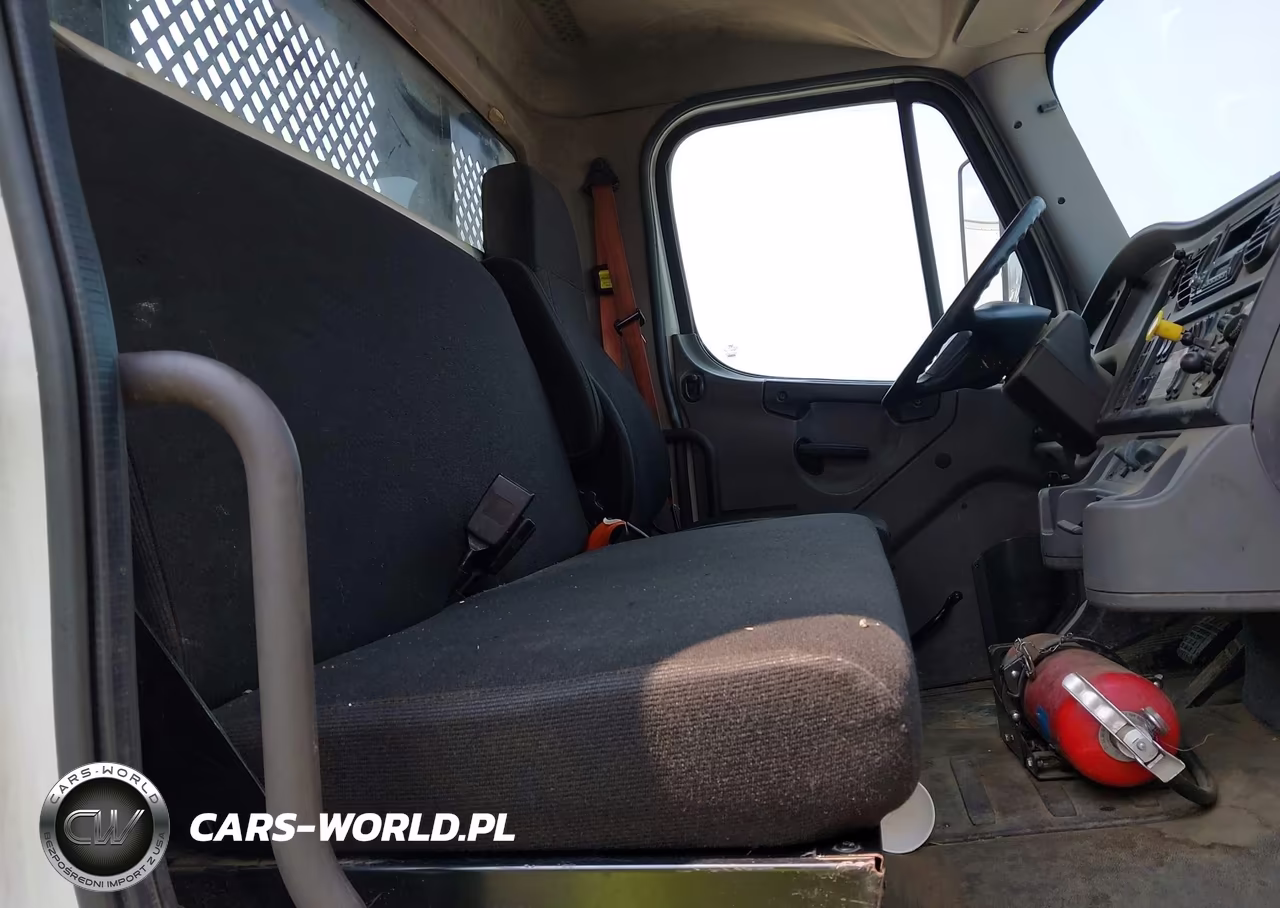 2016 Freightliner M2 106 Medium Duty VIN:1FVHCYCY0GHHE9535 - 4