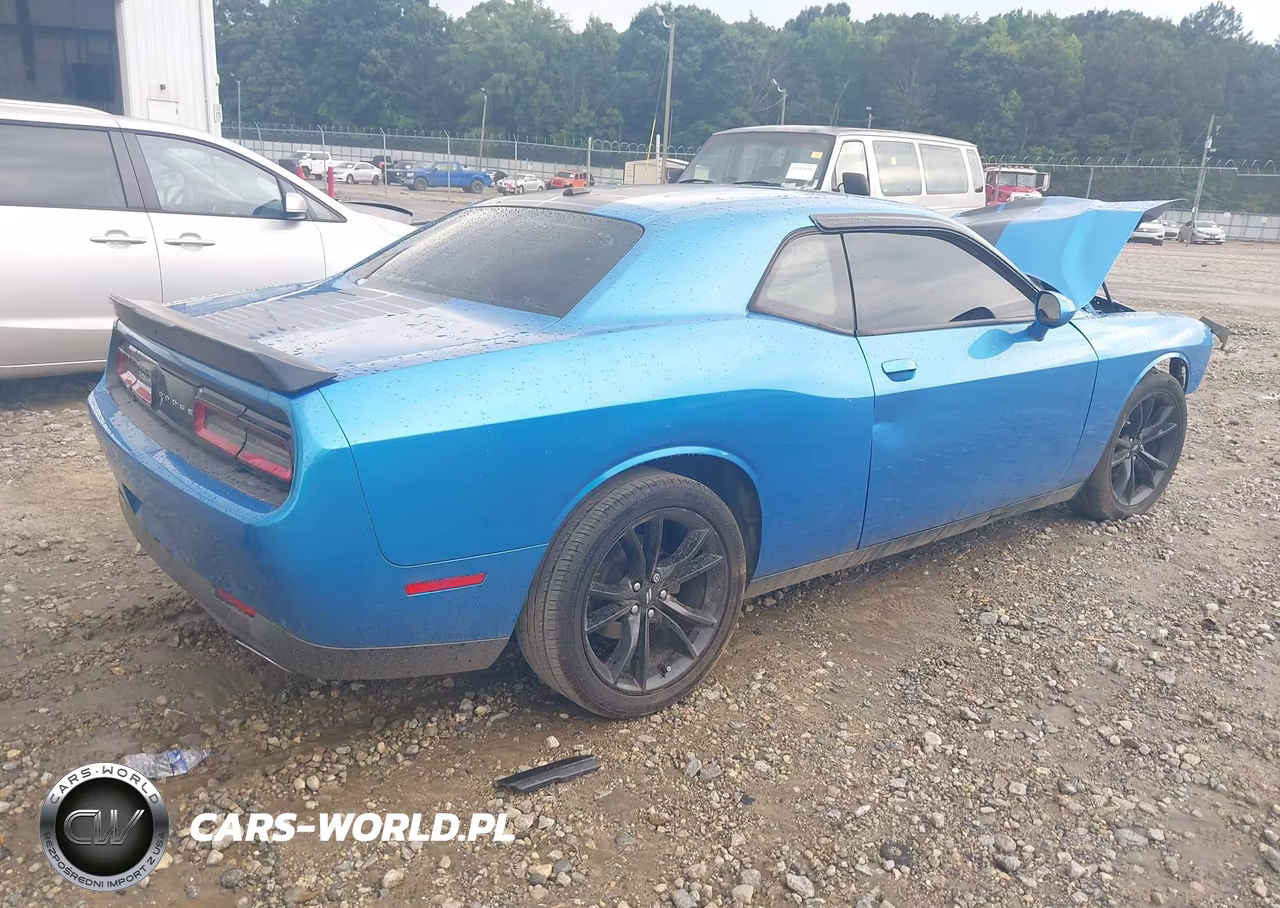 2018 Dodge Challenger Sxt VIN:2C3CDZAG9JH333252 - 4