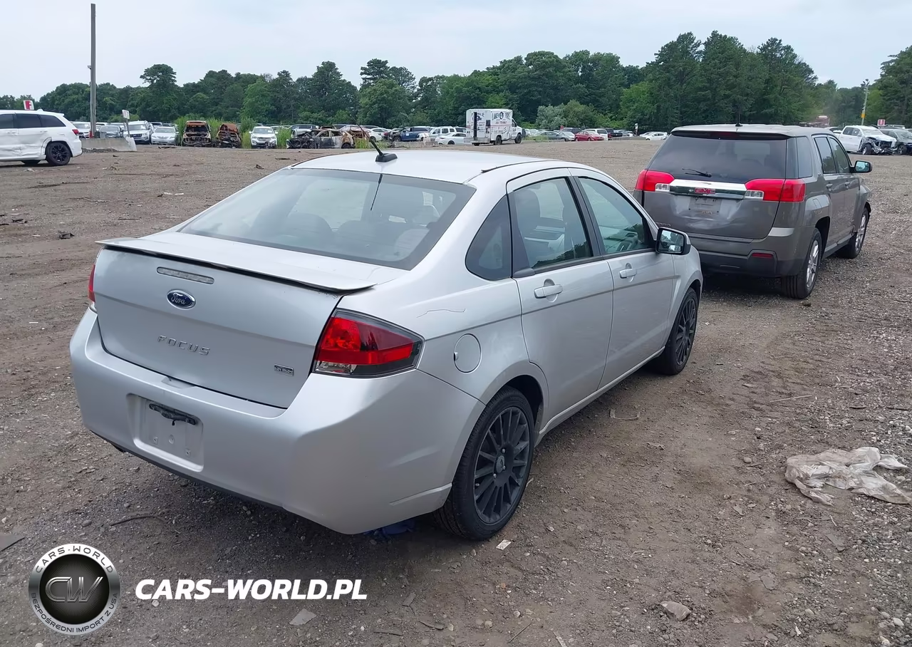 2010 Ford Focus Ses VIN:1FAHP3GN1AW284972 - 4