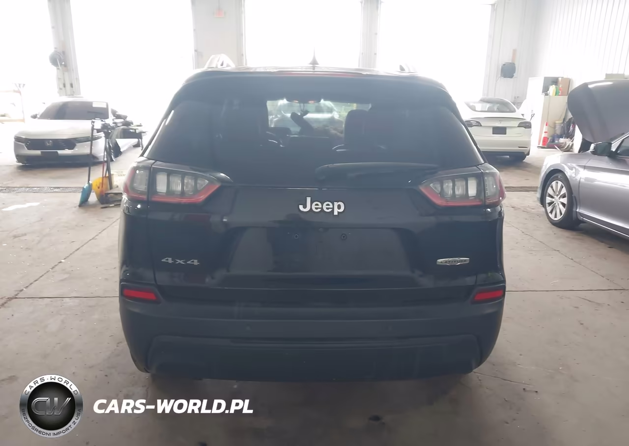 2019 Jeep Cherokee Latitude Plus 4X4 VIN:1C4PJMLB9KD354644 - 16